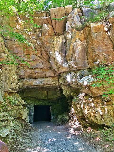 Cumberland Caverns Entrance